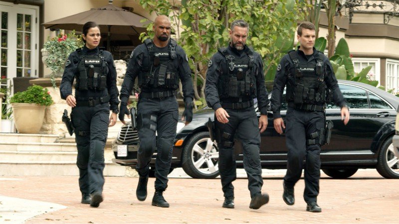 S. W. A. T.: Спецназ города ангелов 5 серия S. W. A. T.: Спецназ города ангелов 5 серия