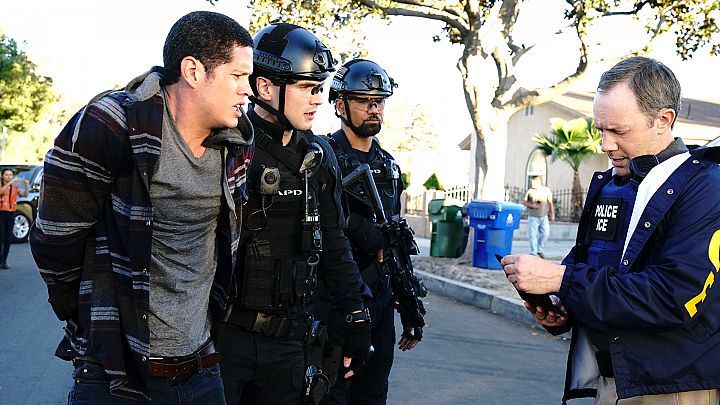 S. W. A. T.: Спецназ города ангелов 13 серия S. W. A. T.: Спецназ города ангелов 13 серия